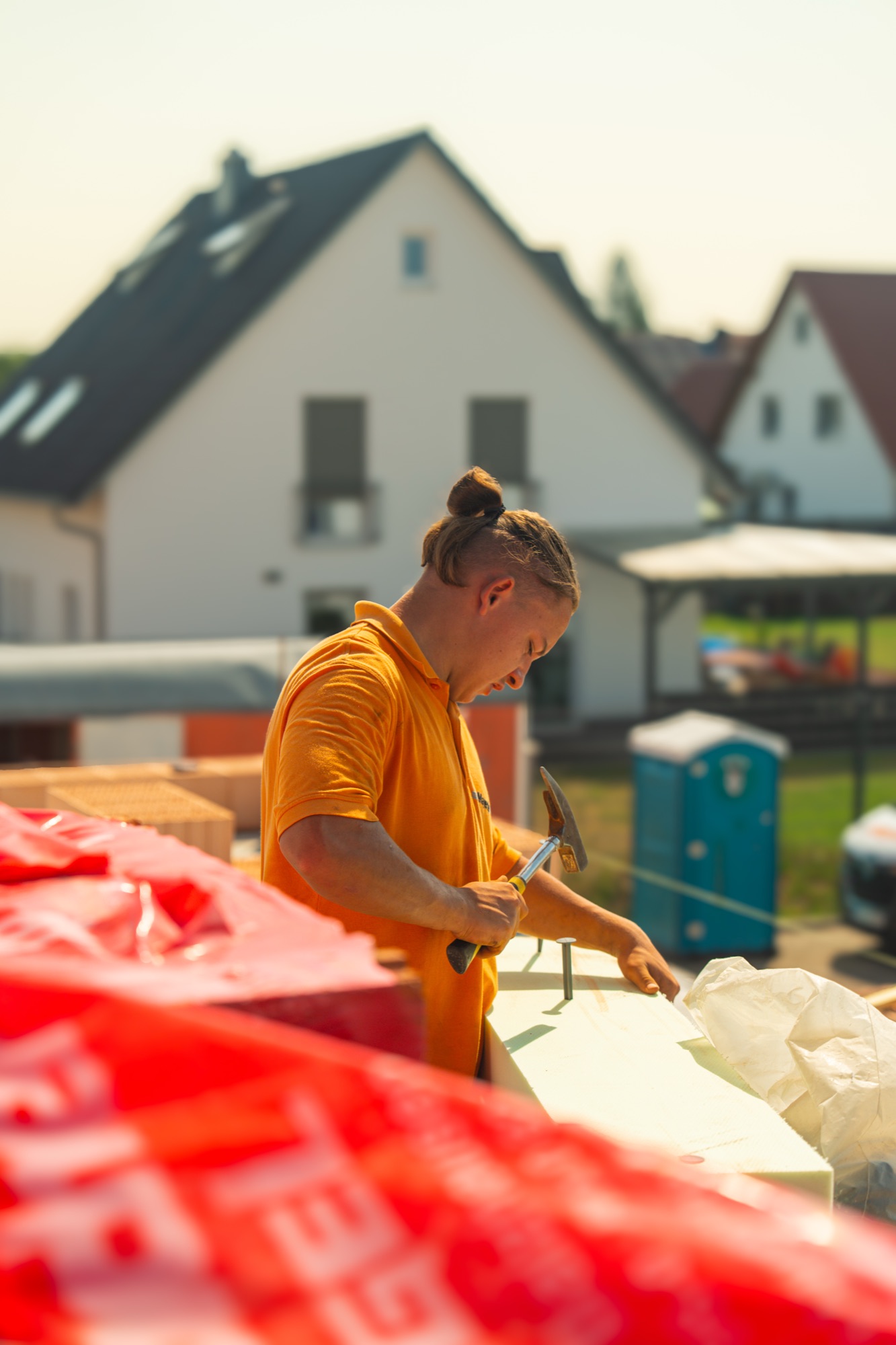 Auszubildender bei der Arbeit auf der Mayerle-Baustelle